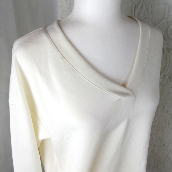 Cable & Gauge Tops Cable Gauge Sport Yummy Vneck Sweatshirt